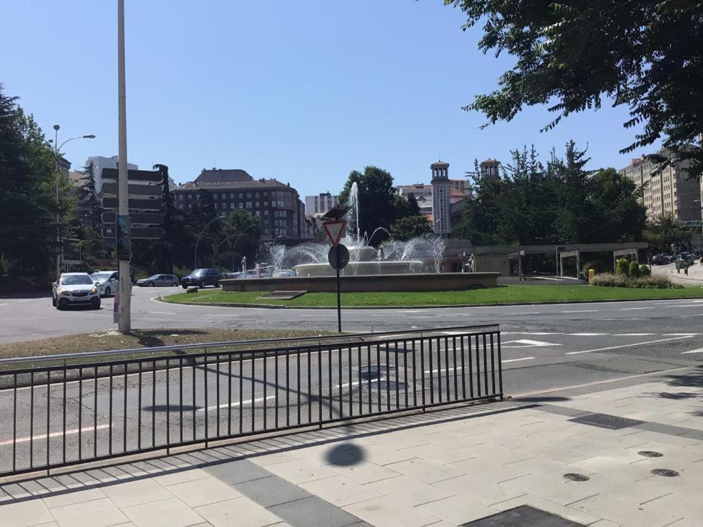Hyp - Esquina Primavera A Coruna Luaran gambar